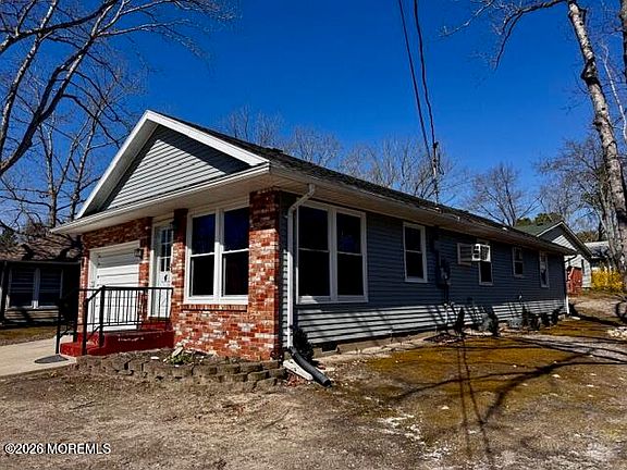 2nd image of 4 Dogwood Road