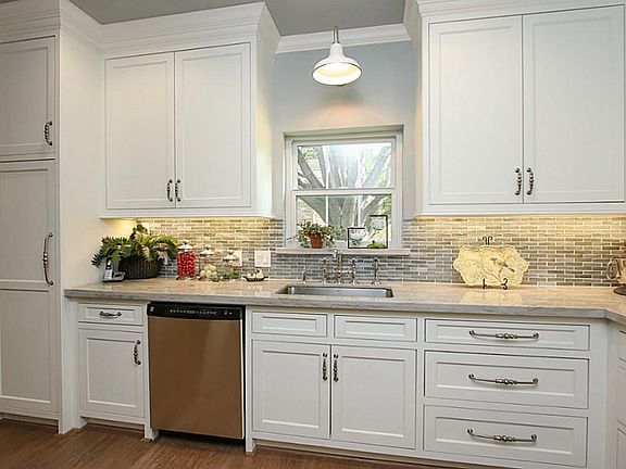 4th image of 914 Daria Dr