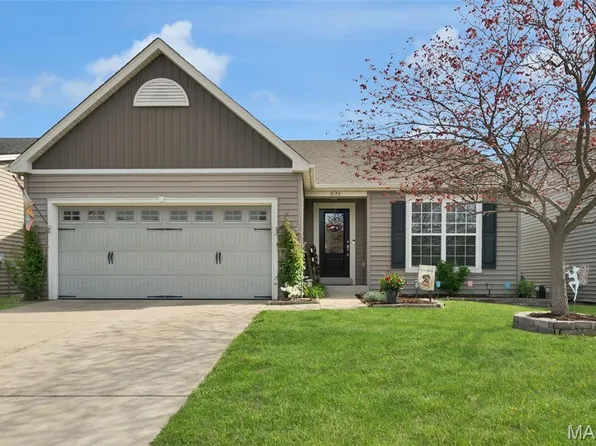 3172 Calhoun Dr, Saint Charles, MO 63301