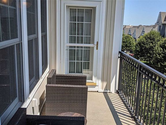 4th image of 725 Roosevelt Way #20