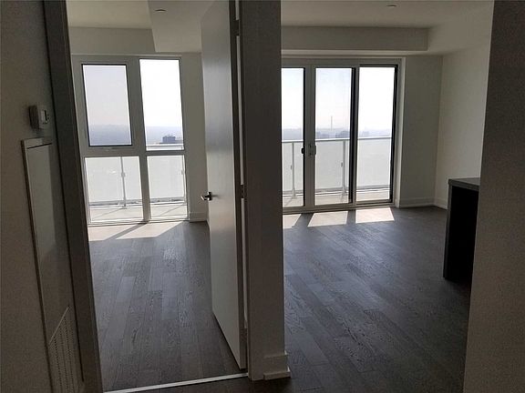 2nd image of 7 Grenville St #4708