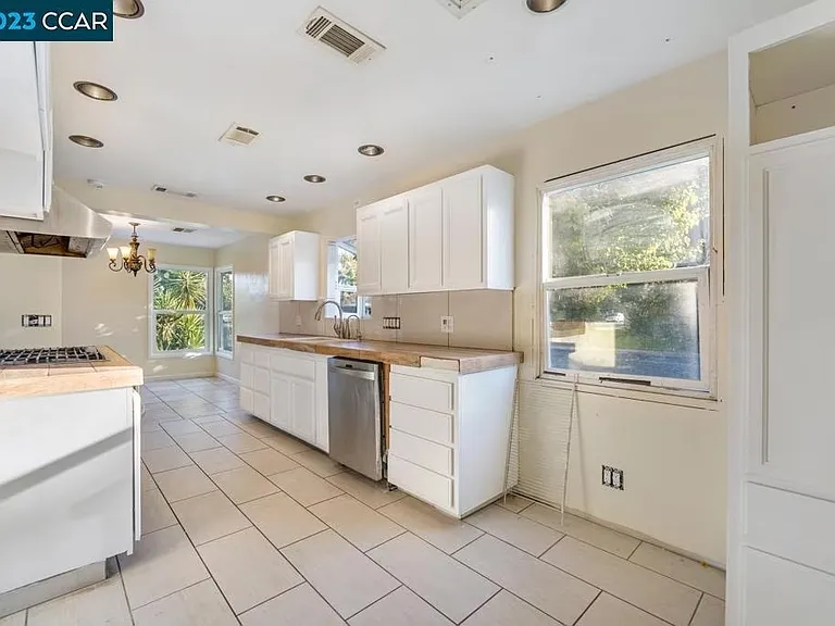 1502 Oakwood Dr — Photo 17
