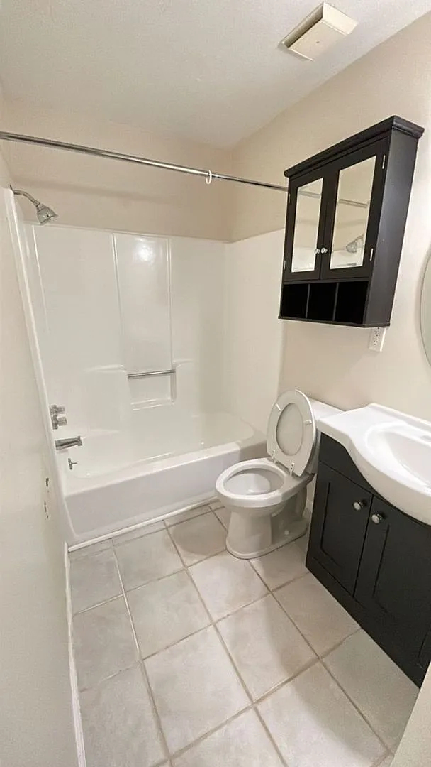 1 bed 1bath condo in Cobblestone — Photo 1