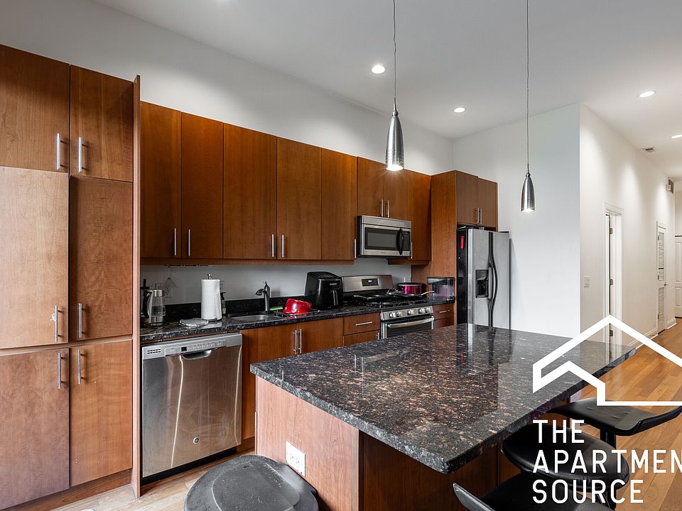1st image of 1354 W Augusta Blvd #201A