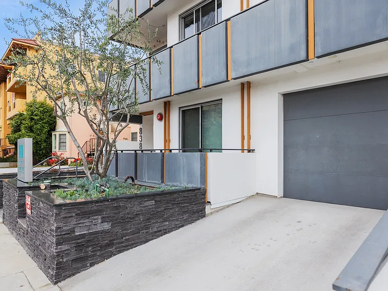 Private Garage * Select Units Only