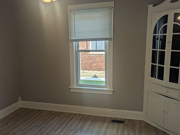 5th image of 761 E 3rd St APT 2