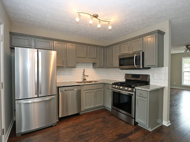 102 Providence Dr — Photo 3