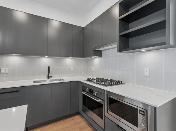 921 Grant St #212, Coquitlam, BC V3J 0S2