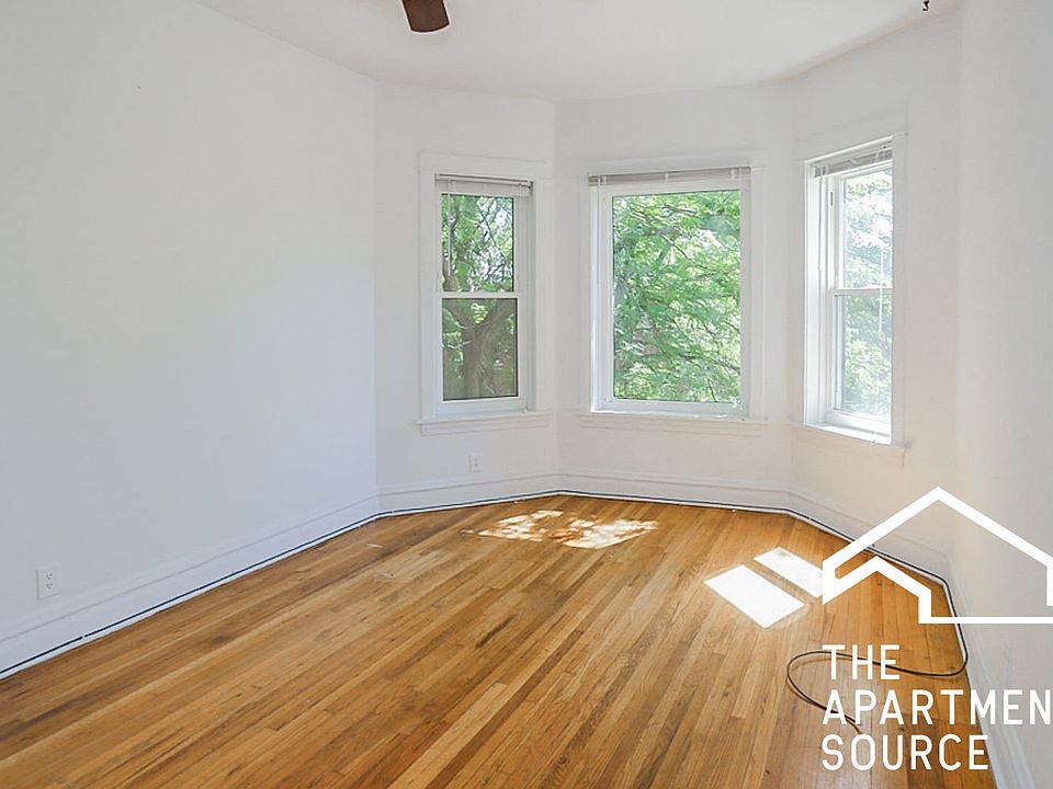 1st image of 3820 N Sheffield Ave #3