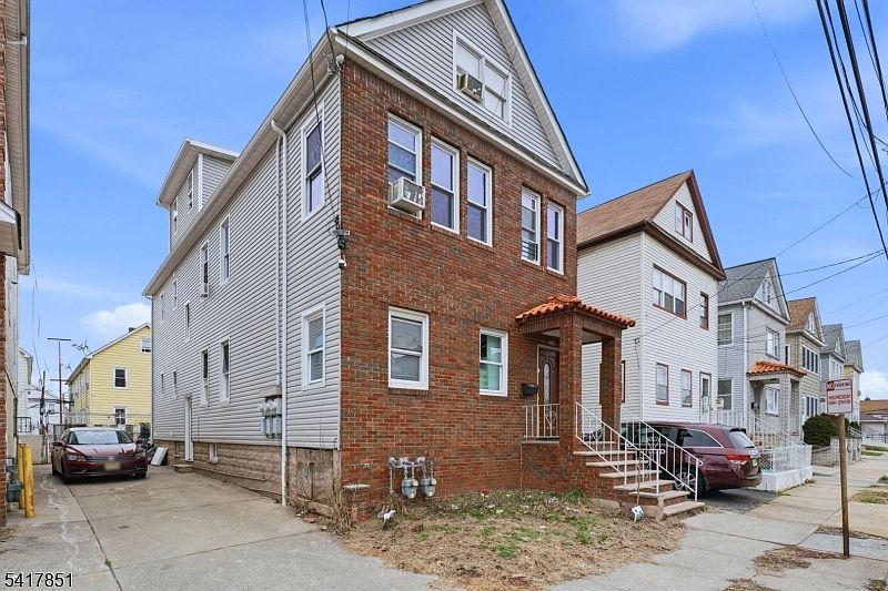 1st image of 757 Thomas St