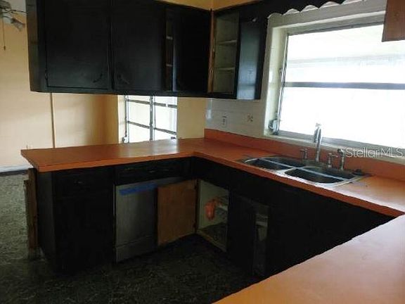 4th image of 805 E Oak St