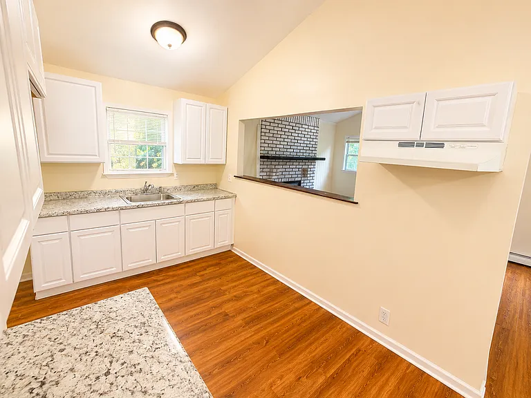 48 W Bartlett Rd — Photo 6