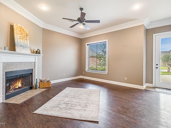 3rd image of 118 Country Village Dr