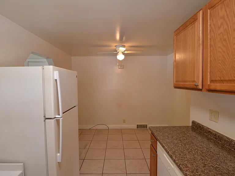 1657 Cedar Ave — Photo 5