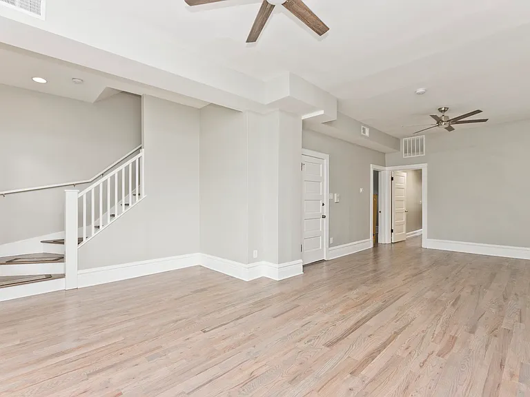 1324 W Byron St #2 — Photo 4