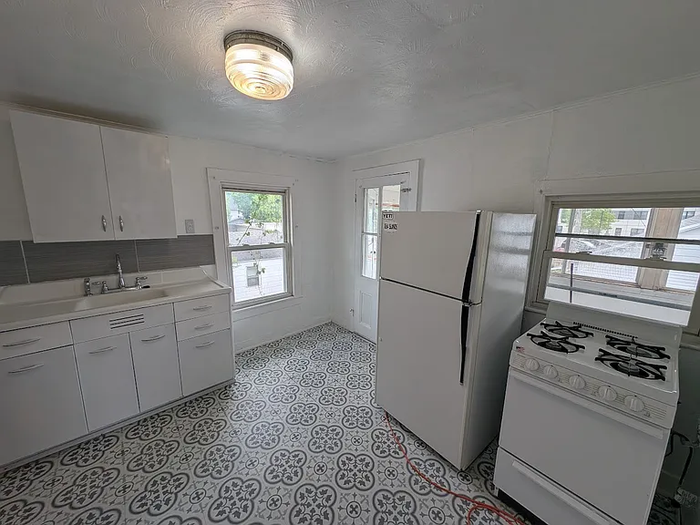23 Rutherford St #2 — Photo 8