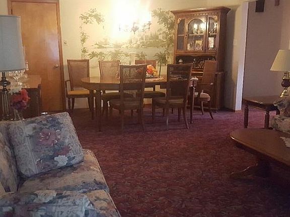 5th image of 609 N Main St