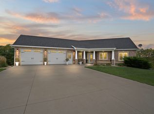 15292 Holstein Ln, Sherrill, IA 52073