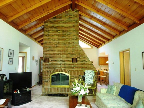 2nd image of 70 Trillium Dr