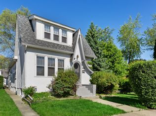 900 Canfield Rd, Park Ridge, IL 60068