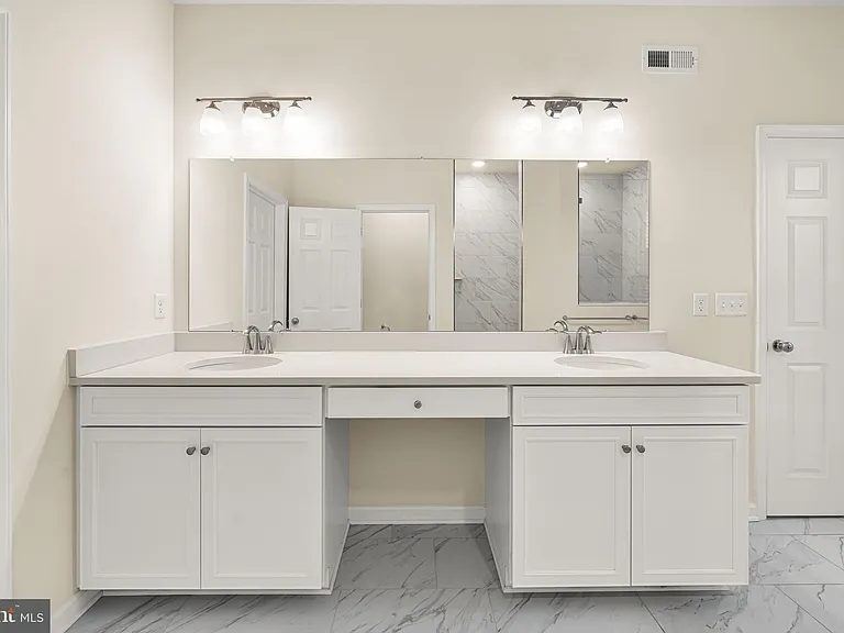 105 Vaughn Dr — Photo 34