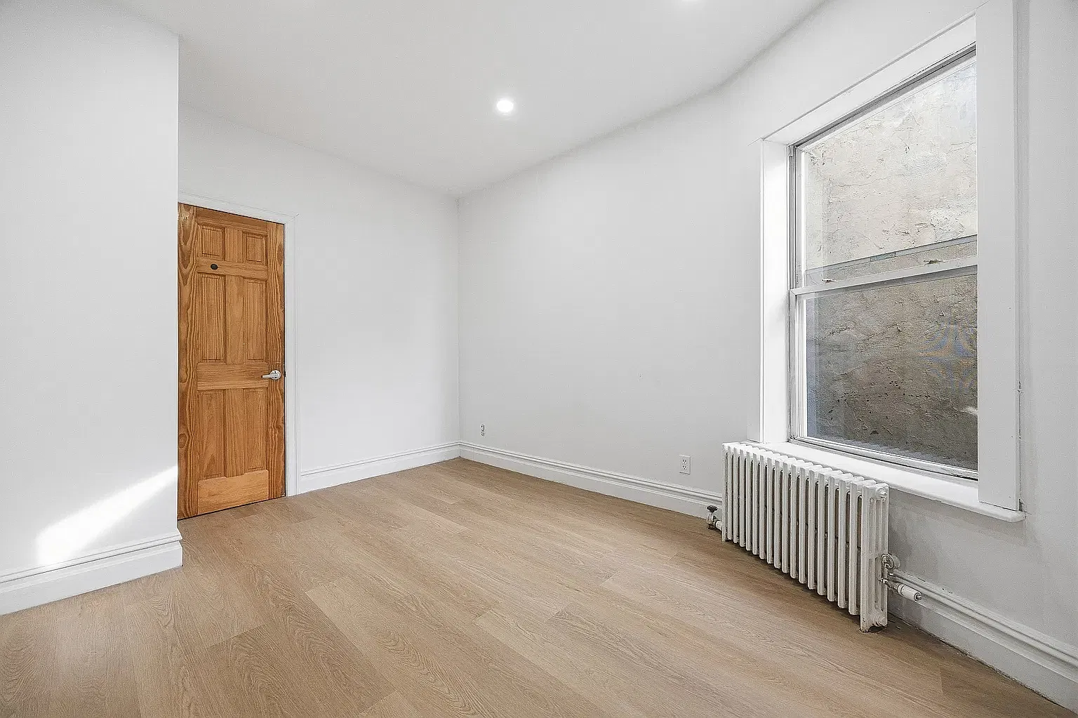 1610 East 2nd Street — Photo 4