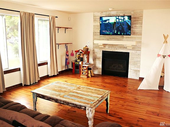 2nd image of 15910 43rd Avenue Ct E