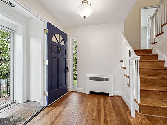 3rd image of 1401 N Ivanhoe St