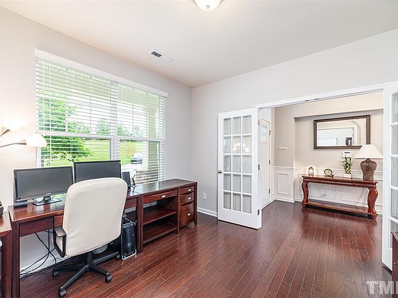 4th image of 1709 Woodsdale Dr