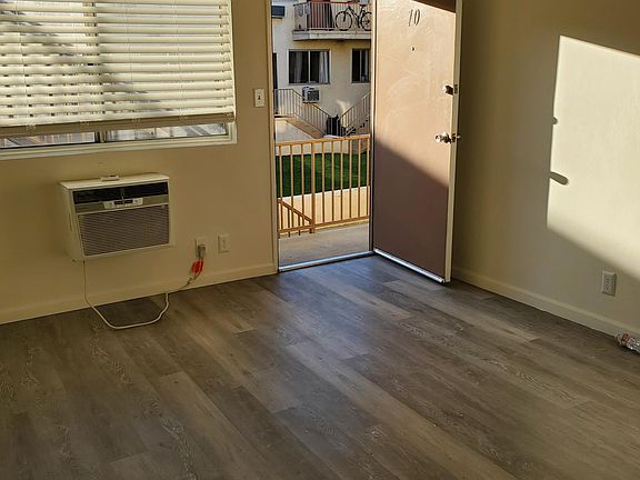 4th image of 14664 Roscoe Blvd #25