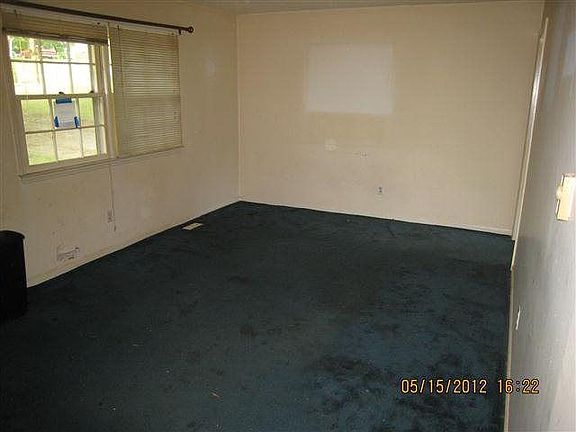 4th image of 330 Sunset Dr