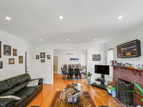 3rd image of 68-49 Dartmouth St #2
