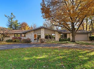 2141 Mickey Ln, Glenview, IL 60025