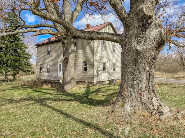 208 State Route 14, North Benton, OH 44449