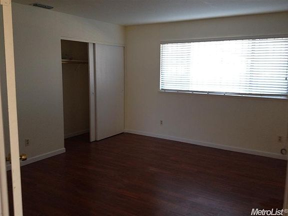 5th image of 8340 Summer Falls Cir