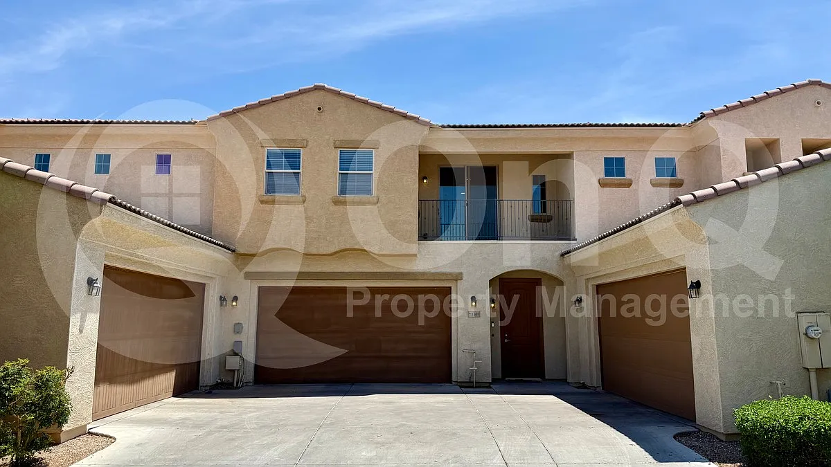 3 bed, 2.5 bath, 1657 sqft, $2,090 — Photo 1