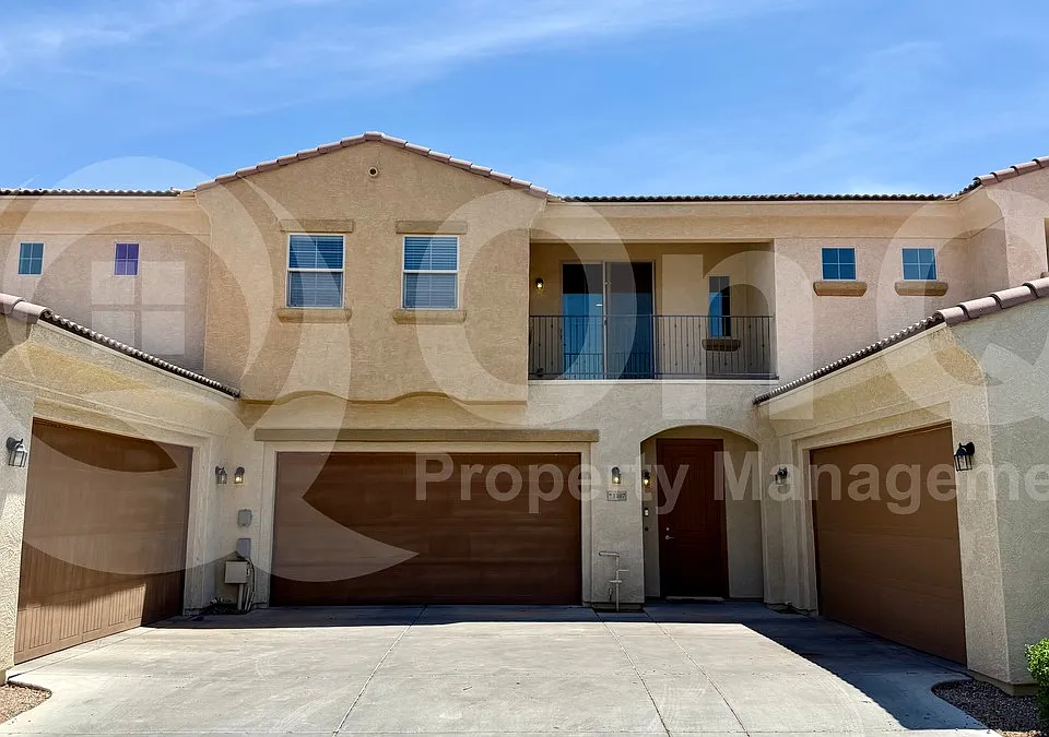 1367 S Country Club Dr #1107