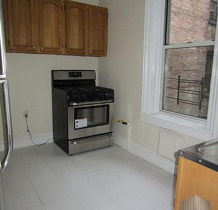 5th image of 1451 Pacific St APT C6