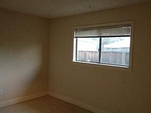 5th image of 835 N Hickory Ave