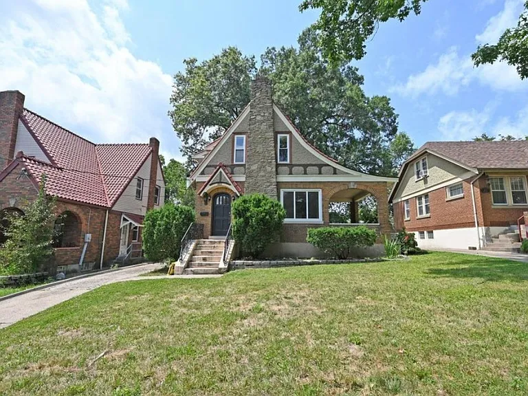 1011 Kreis Ln — Photo 1
