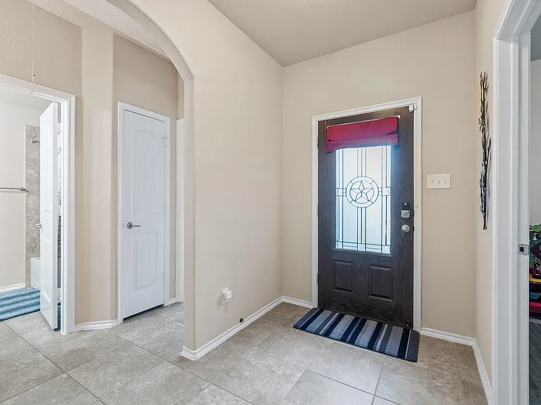 120 Rustic Oak Ln — Photo 2