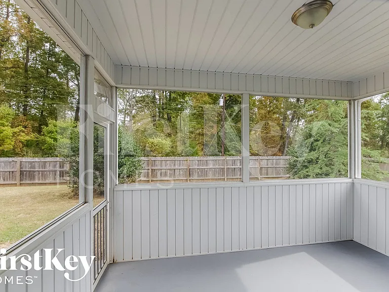 713 Walnut Crossing Dr — Photo 8