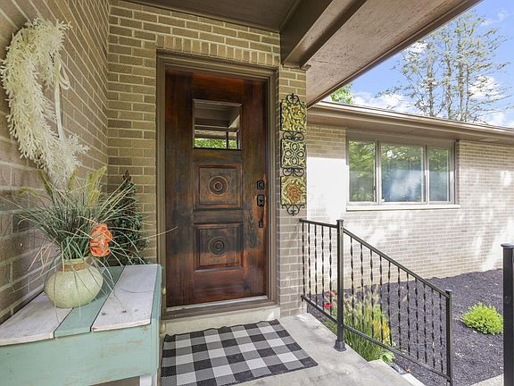 3rd image of 80 Pleasant View Dr