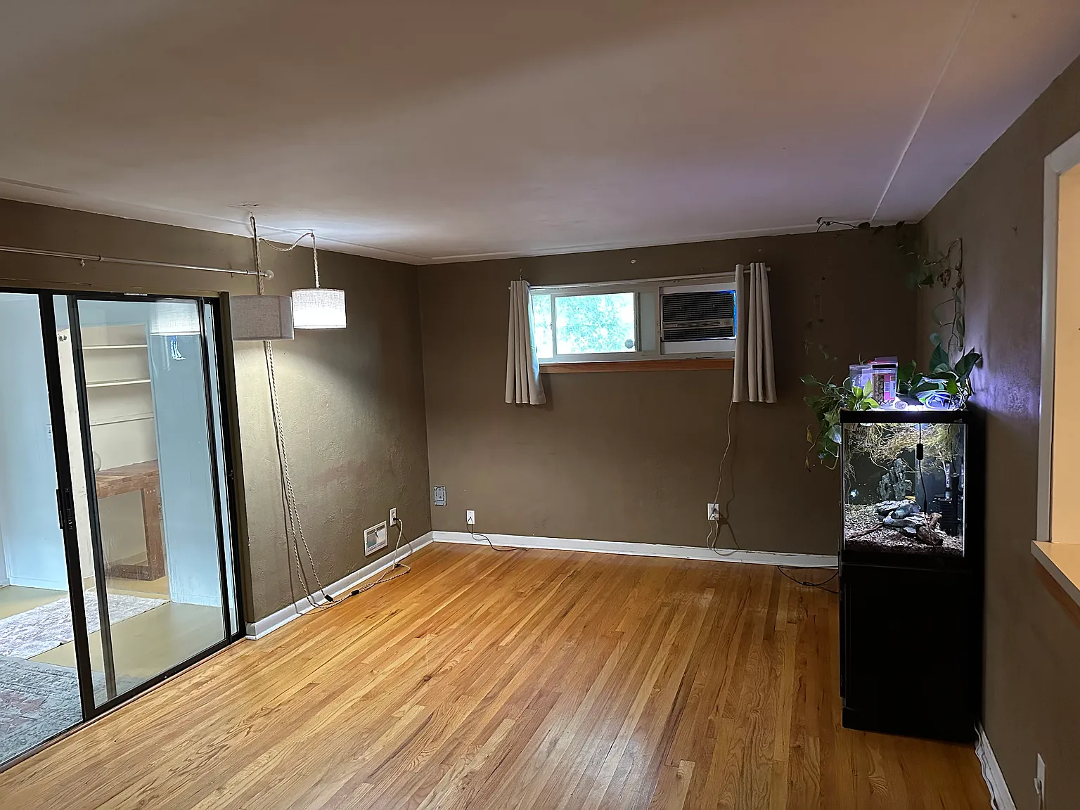 3 bed, 1360 sqft, $2,500 — Photo 2