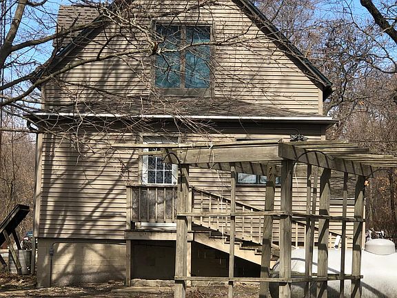 Back view and arbor.