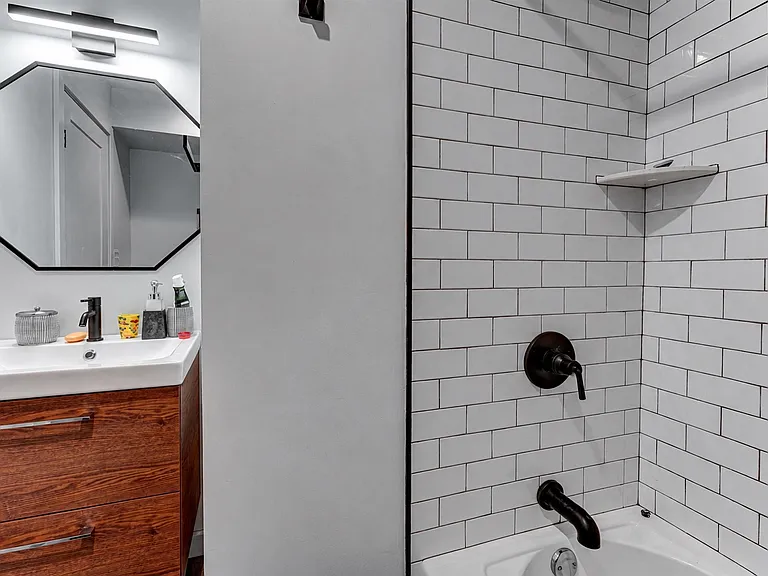 2437 W Oxford St #2 — Photo 9