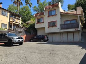 900 Tularosa Dr, Los Angeles, CA
