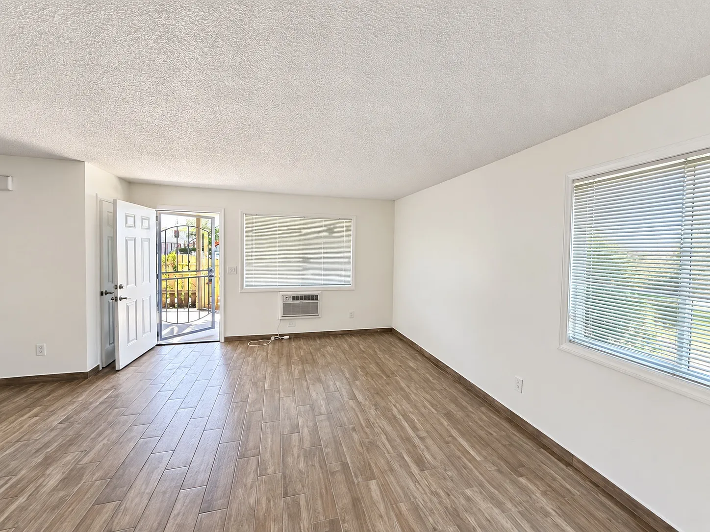 2 bed, 980 sqft, $2,550 — Photo 2