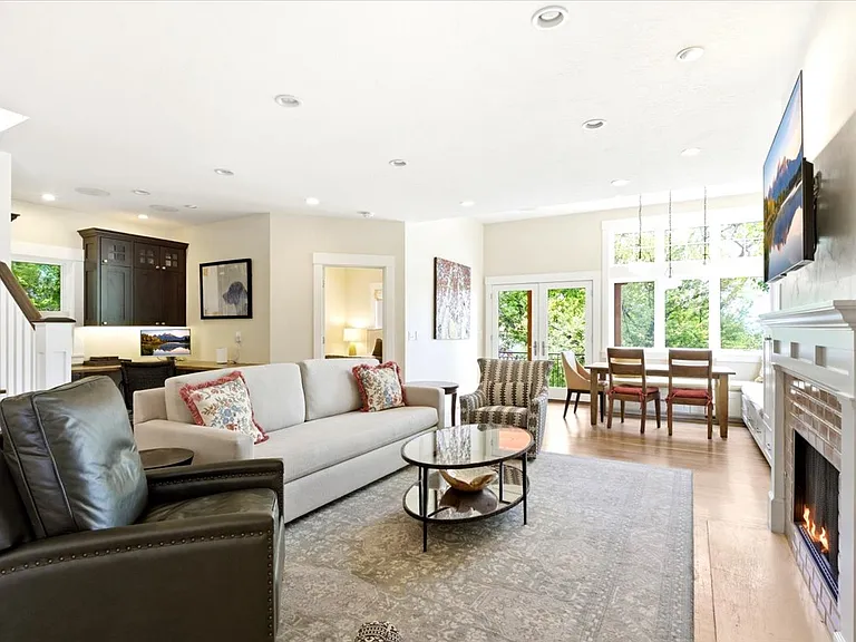 1418 E Federal Way — Photo 14