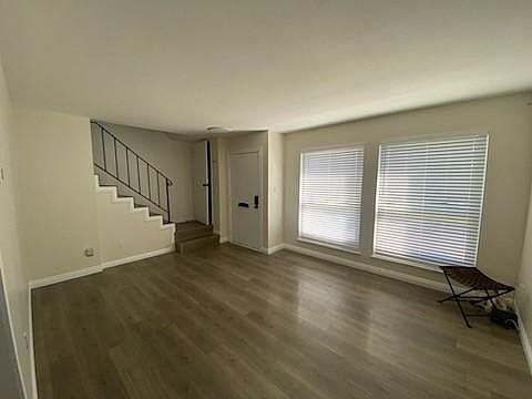 3rd image of 210 Park Ln